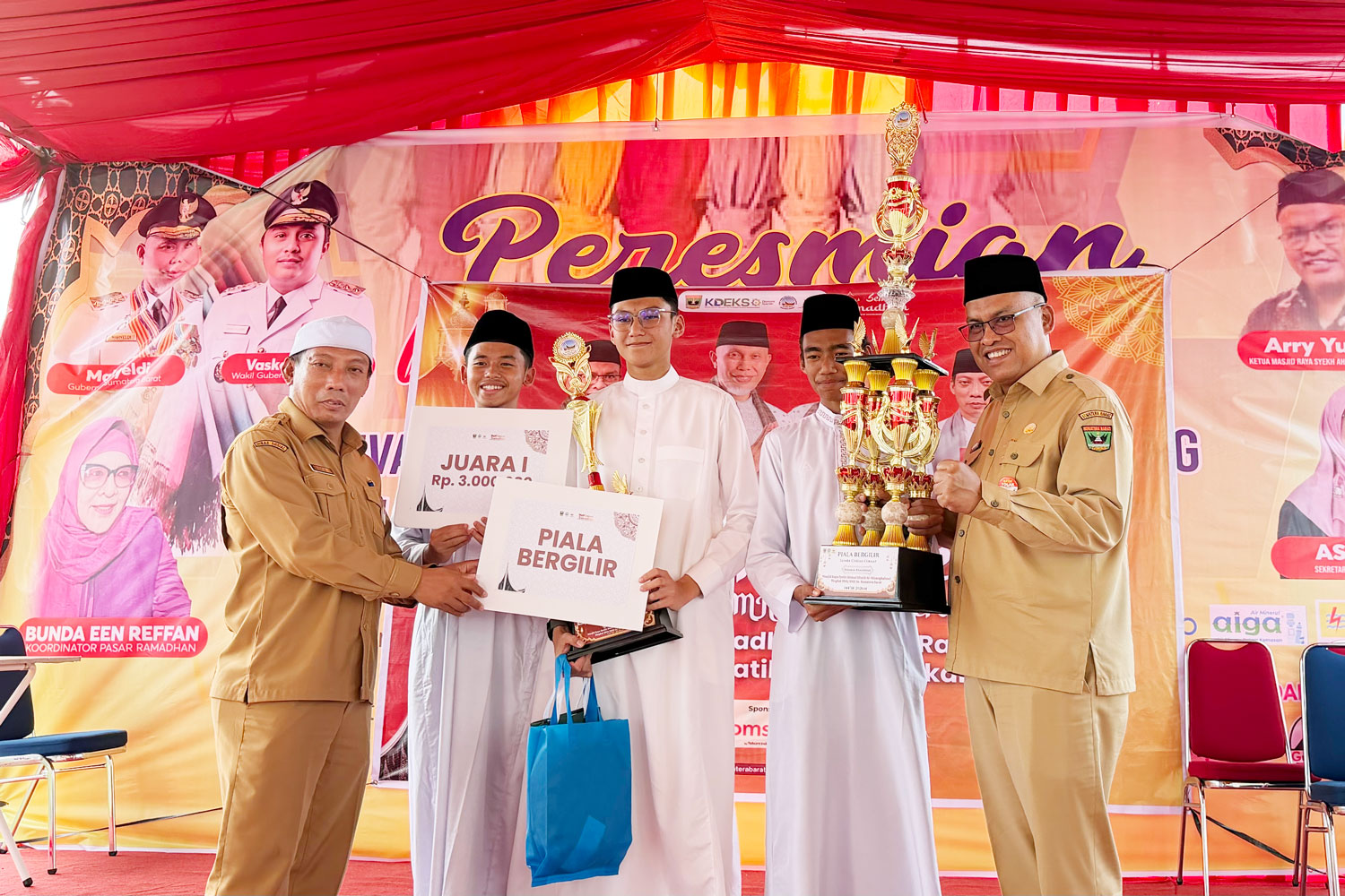 Santri RLA IIBS Raih Juara 1 dan Piala Umum Gubernur Sumbar pada Lomba Cerdas Cermat SMA/SMK Se-Sumatera Barat